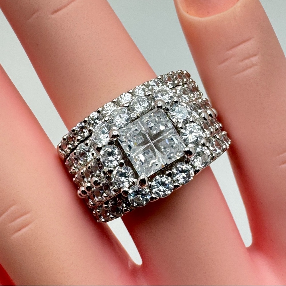 Beautiful Sterling Silver Princess Cut CZ Halo Two Band Bridal Ring Set Size 6.5